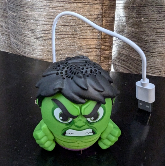 Marvel Hulk Speaker by Bitty Boomers The Hulk Collectible Mini Bluetooth Speaker - Picture 2 of 9